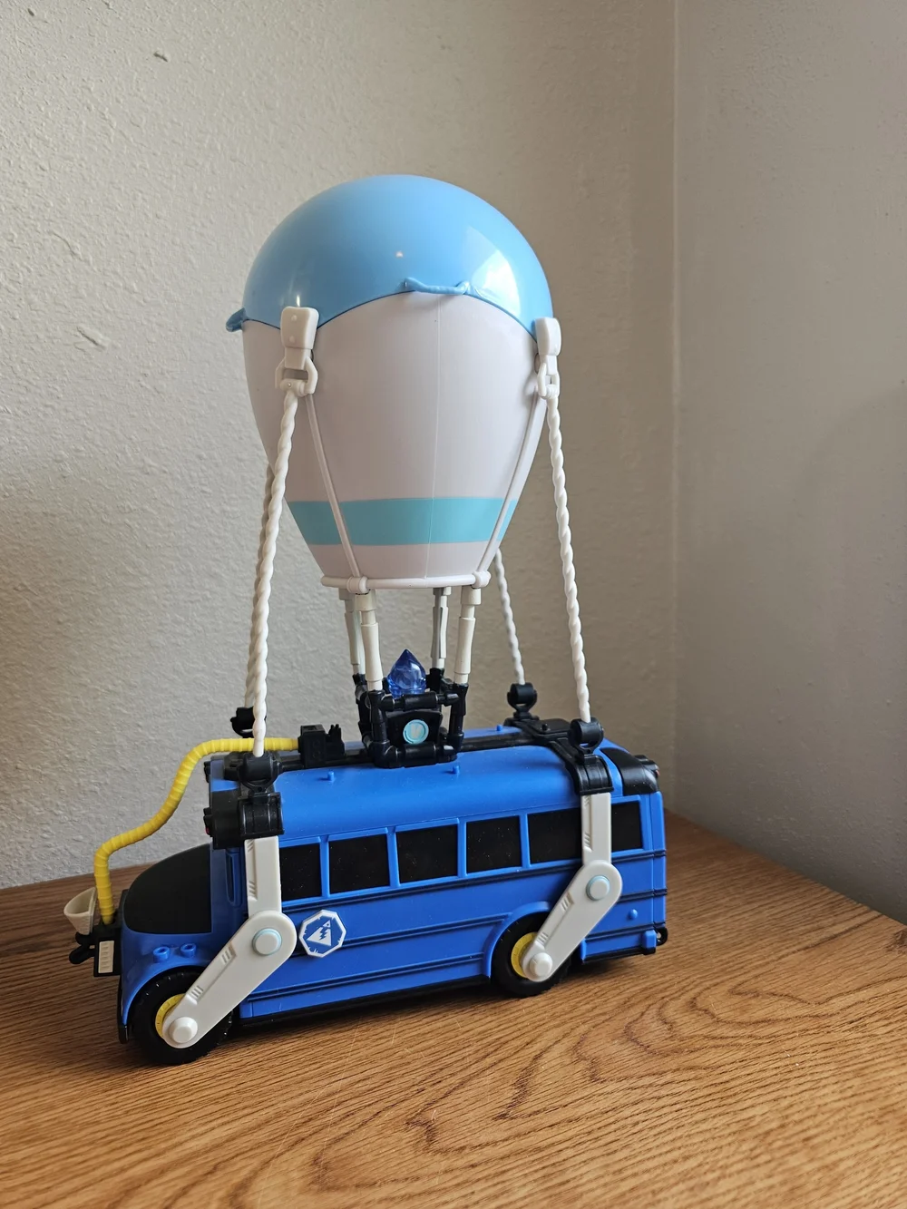 Fortnite Battle Bus 2018 Epic Games Moose 14 Inch Toy Vehicle Ballon